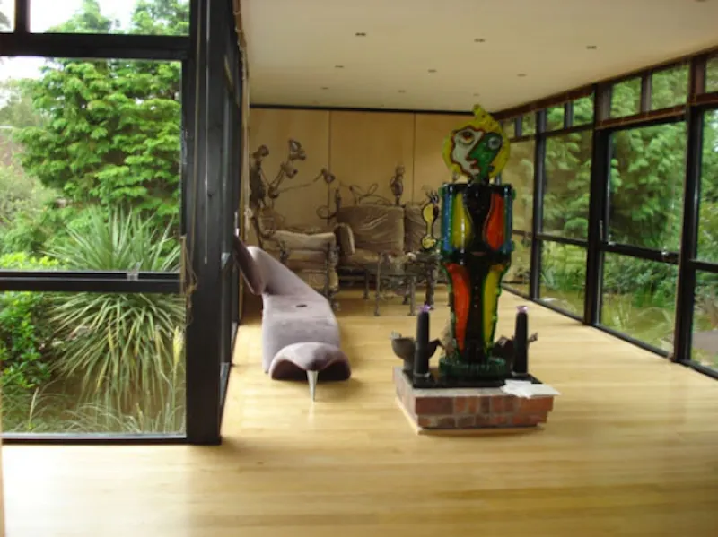 Glass at Dark, exotic Claygate house, K316 (photo 32)