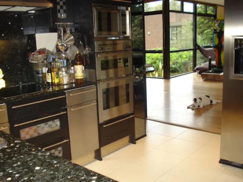 Kitchen at Dark, exotic Claygate house, K316 (photo 37)