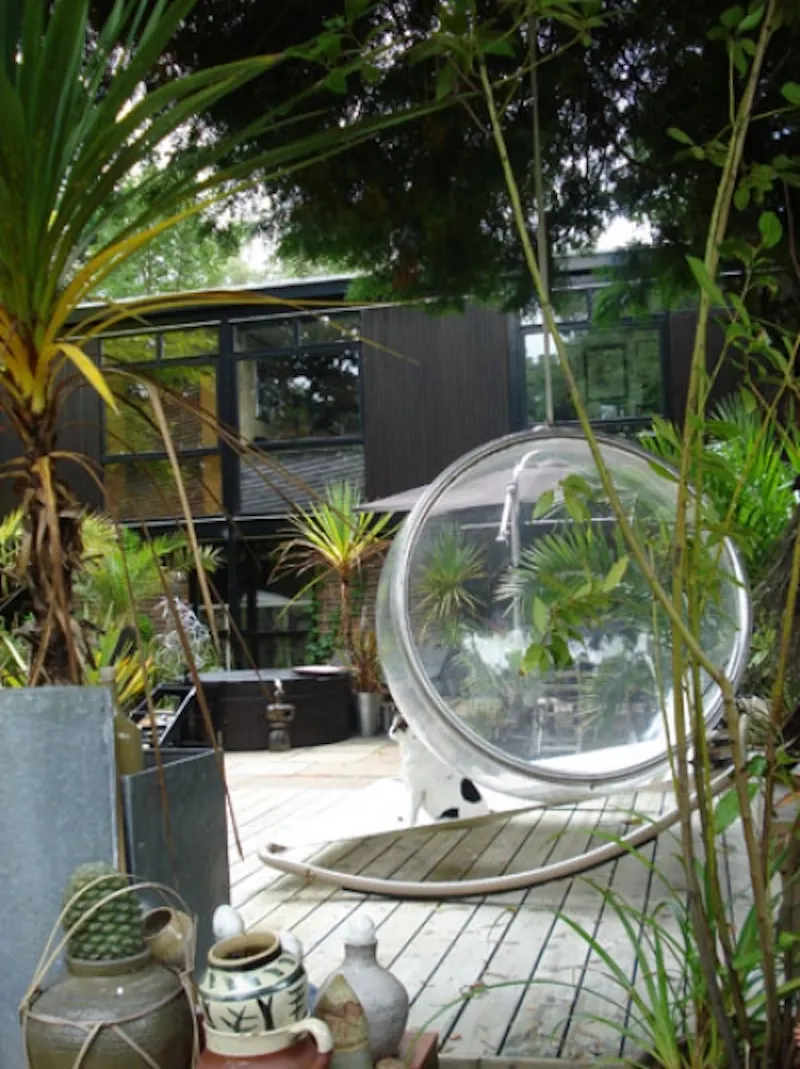 Dark, exotic Claygate house, K316 (photo 51)