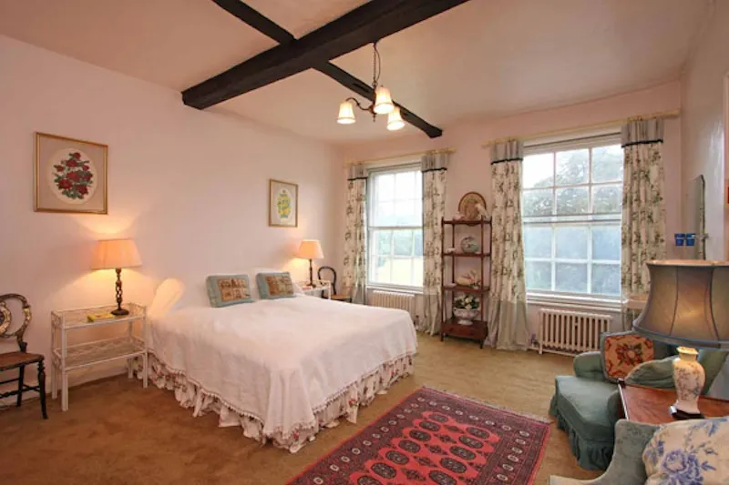Bedroom at Cranleigh working farm, L612 (photo 6)