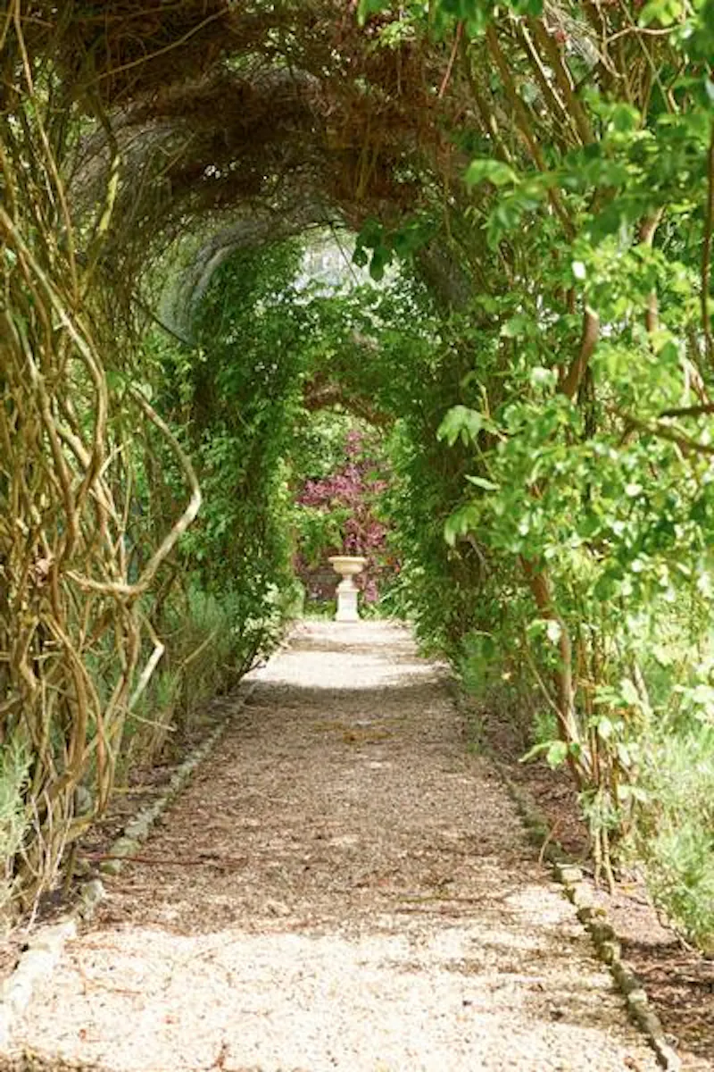 Garden at Classic Georgian country house, A1209 (photo 35)