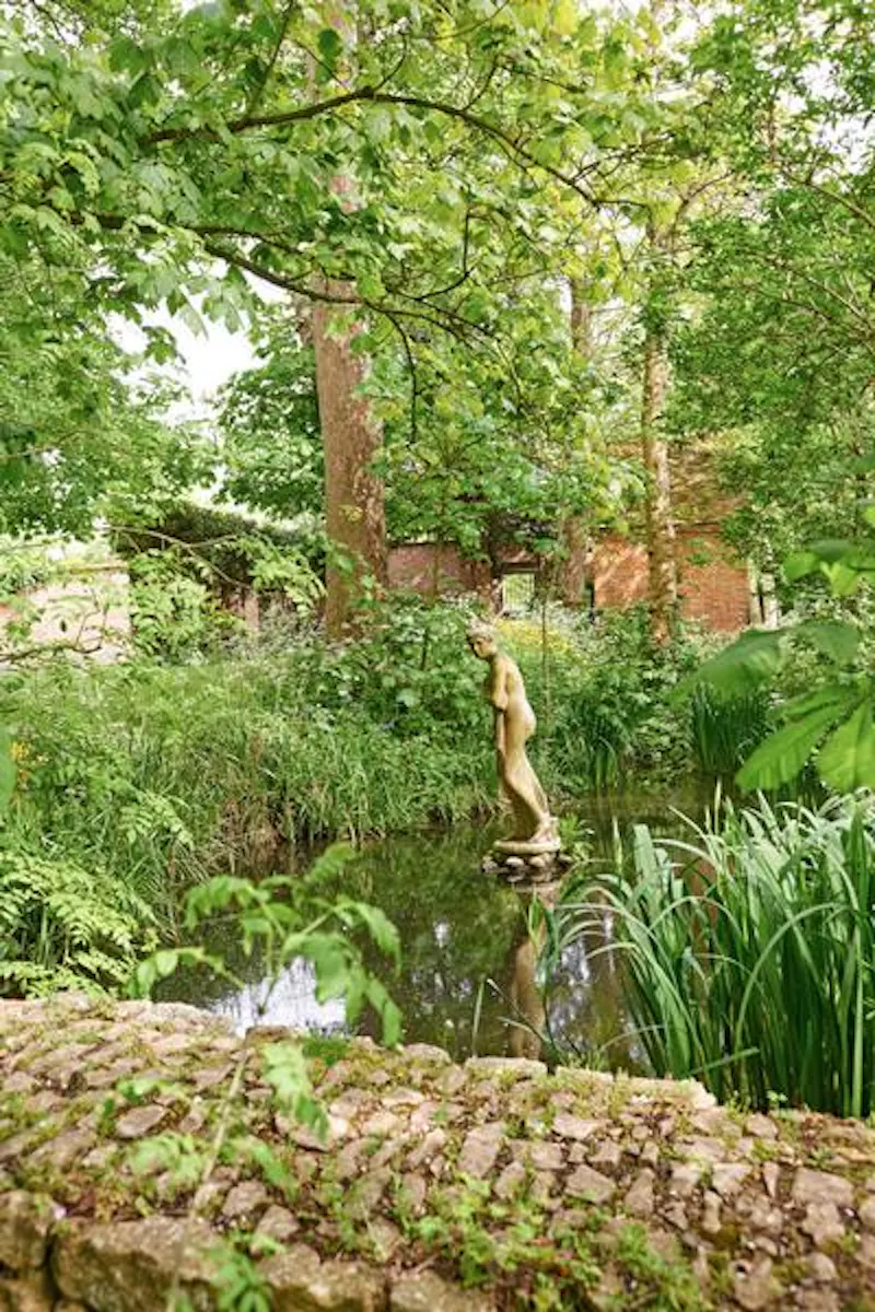 Lake at Classic Georgian country house, A1209 (photo 41)