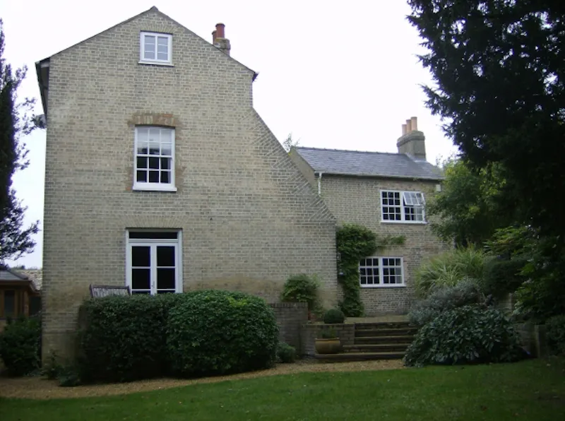 Classic home in Oakington, A1102 (photo 1)