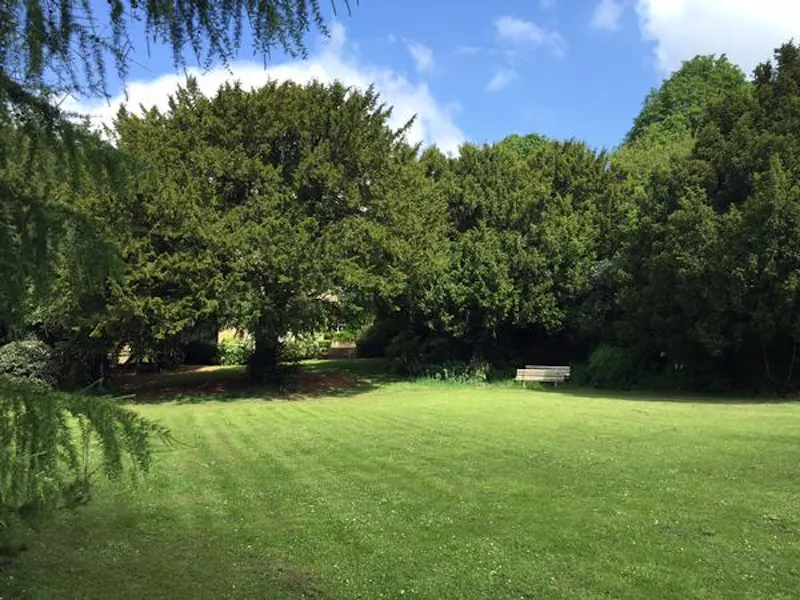 Classic home in Oakington, A1102 (photo 28)