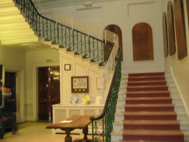 Staircase at Film location J54 in Surrey (photo 7)