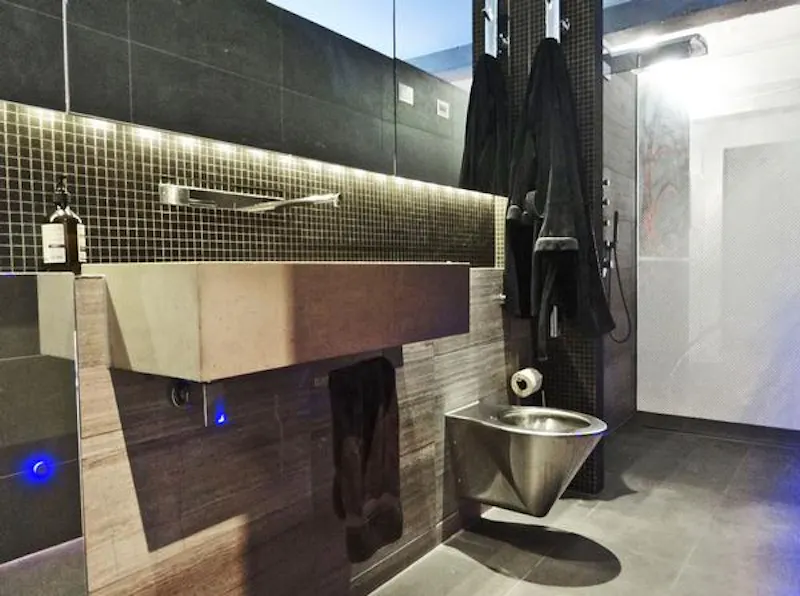 Bathroom at Funky Dean Street penthouse, F968 (photo 25)