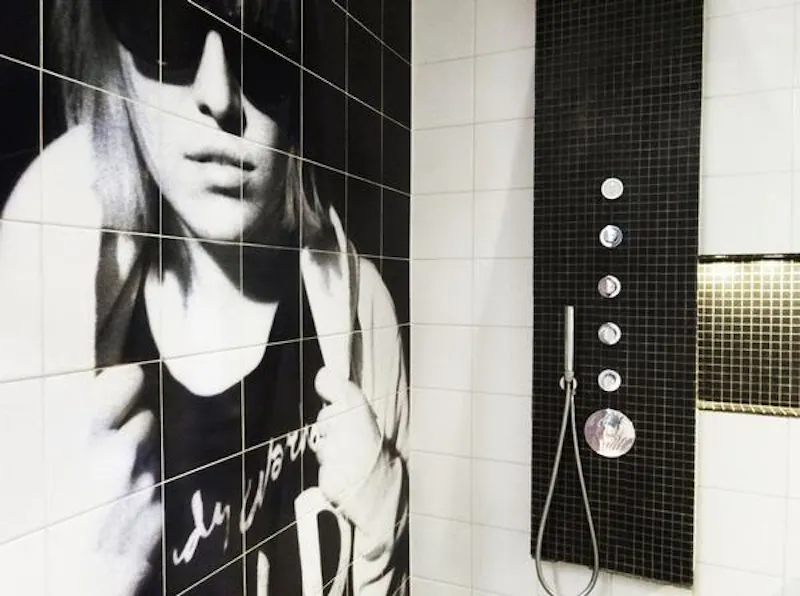Shower at Funky Dean Street penthouse, F968 (photo 40)