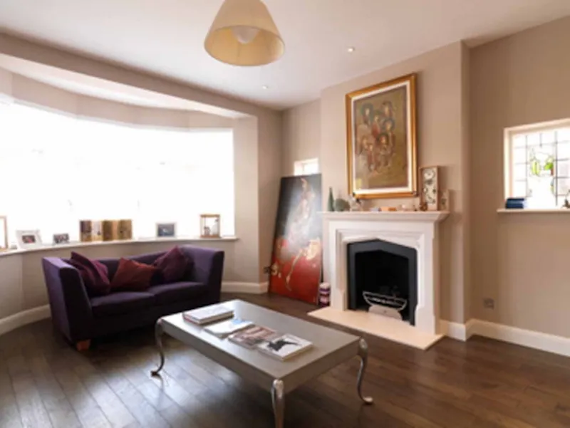 Fireplace at Film location E325 in London (photo 2)