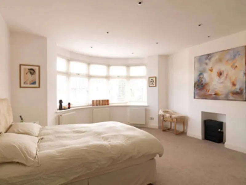Bedroom at Film location E325 in London (photo 14)
