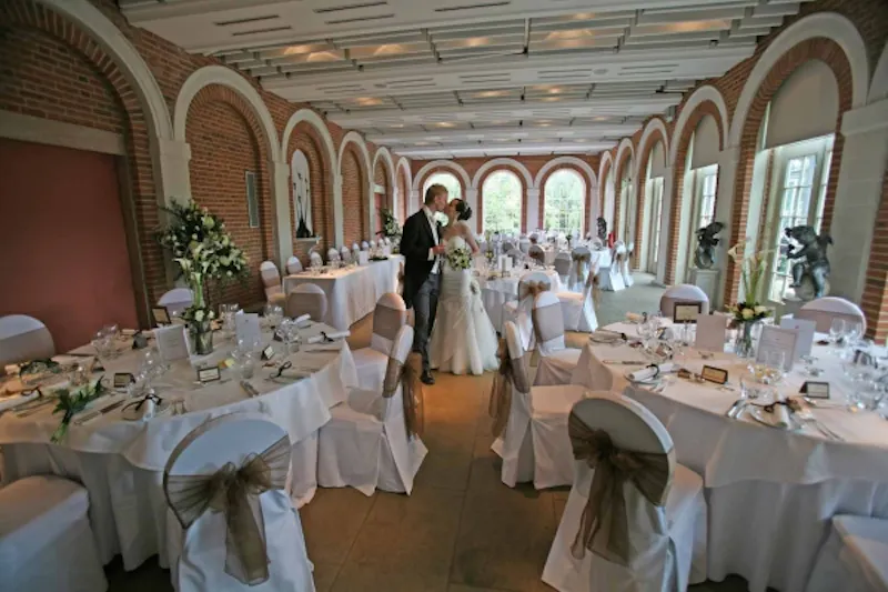 Conservatory at Hotel and venue near Windsor, R730 (photo 4)
