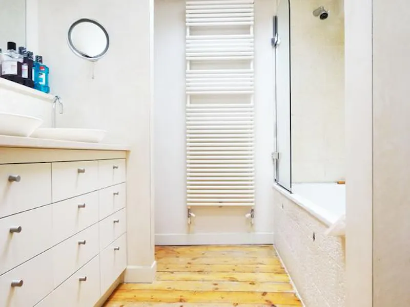 Bath at Stylish Kensal Green house, E324 (photo 37)