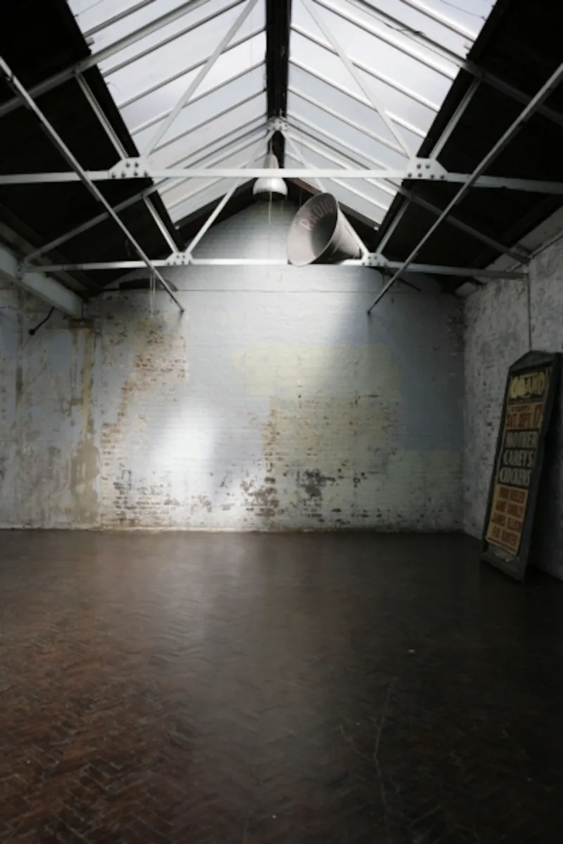 Versatile Dalston warehouse , N183 (photo 15)