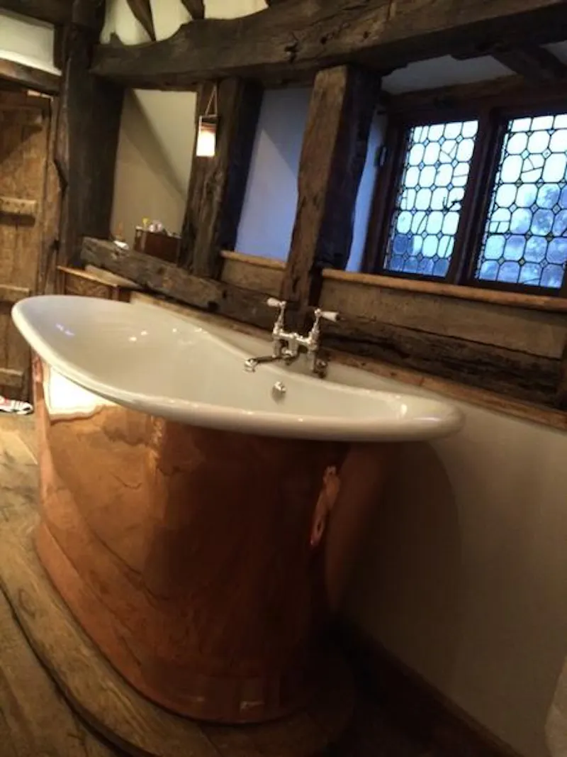 Bathroom at Quirky medieval country home, M270 (photo 34)