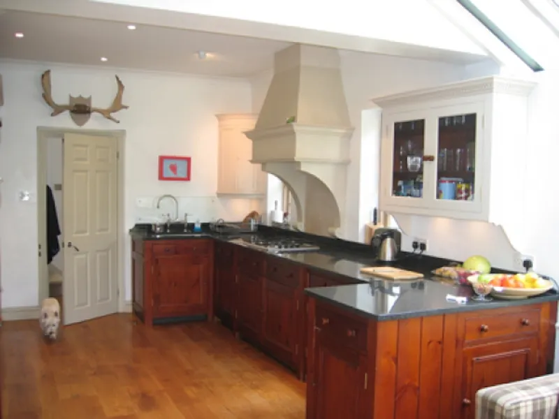Kitchen at Film location B701 in Surrey (photo 3)