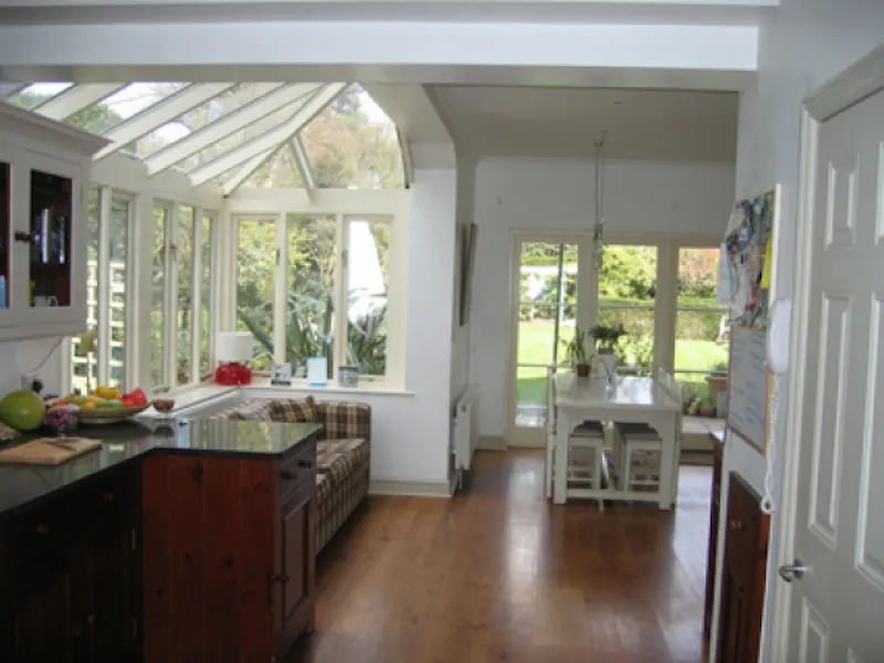 Conservatory at Film location B701 in Surrey (photo 4)
