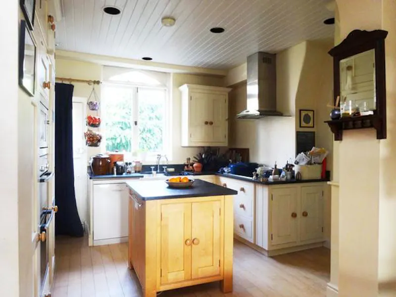Kitchen at Gothic Wimbledon Lodge, B59 (photo 11)