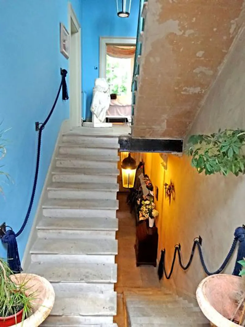 Staircase at Distressed-luxury home in Angel, A405 (photo 22)