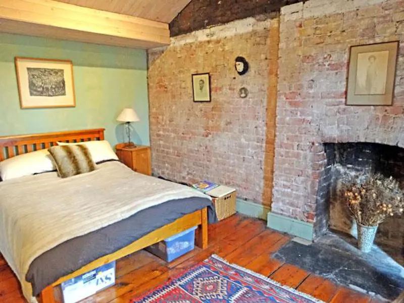 Distressed-luxury home in Angel, A405 (photo 44)