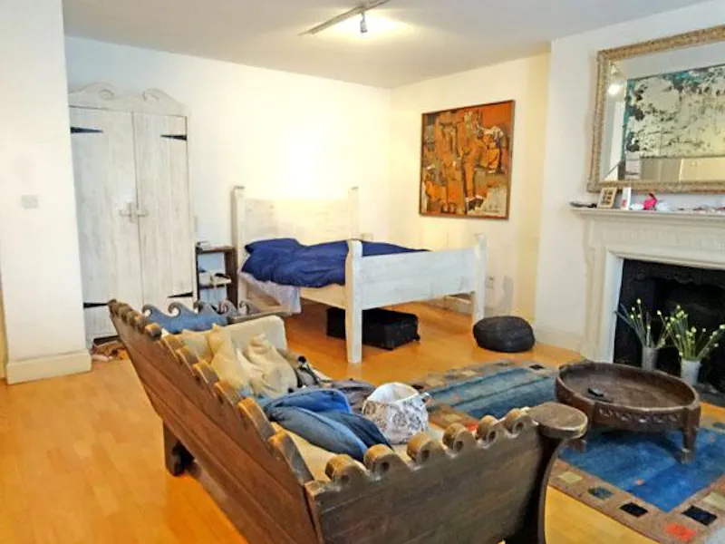 Distressed-luxury home in Angel, A405 (photo 49)
