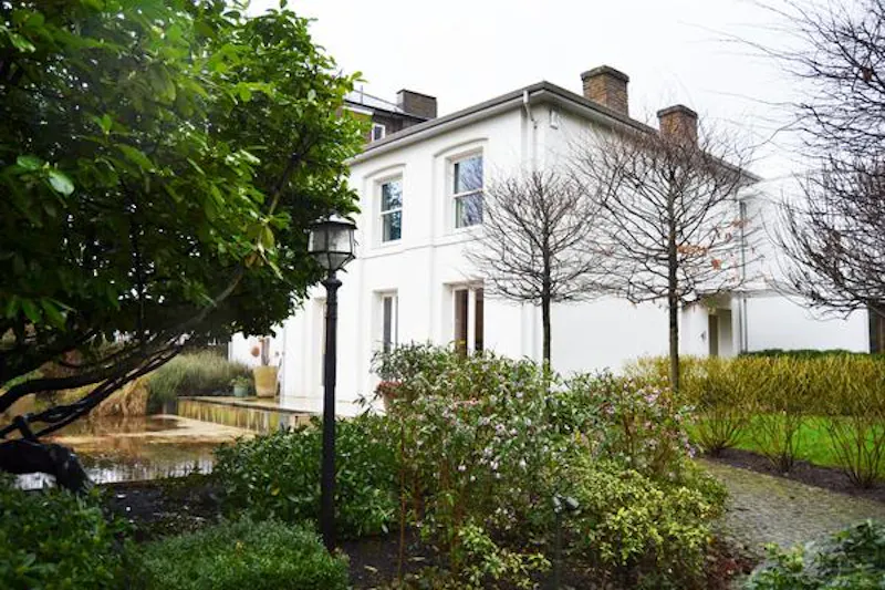 Driveway at Bright, colourful Ealing house, B1483 (photo 44)
