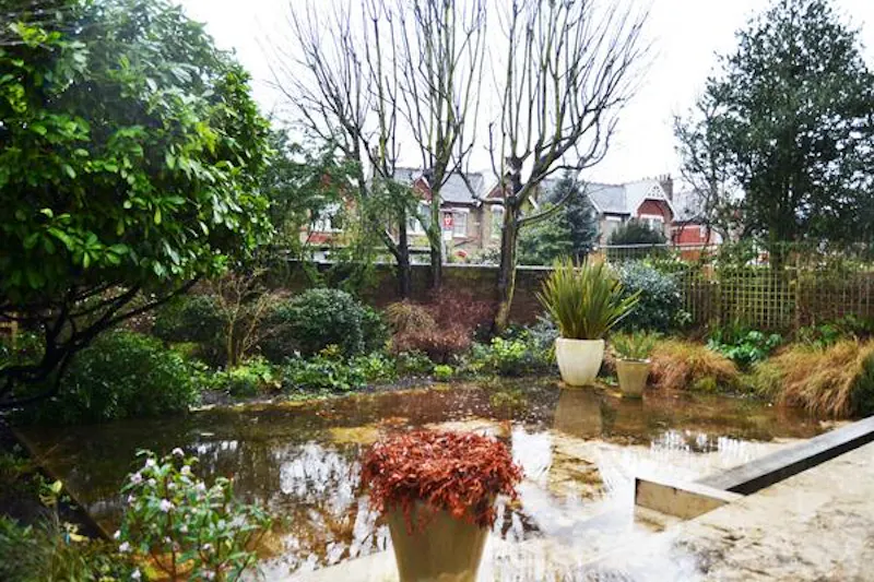 Bright, colourful Ealing house, B1483 (photo 43)