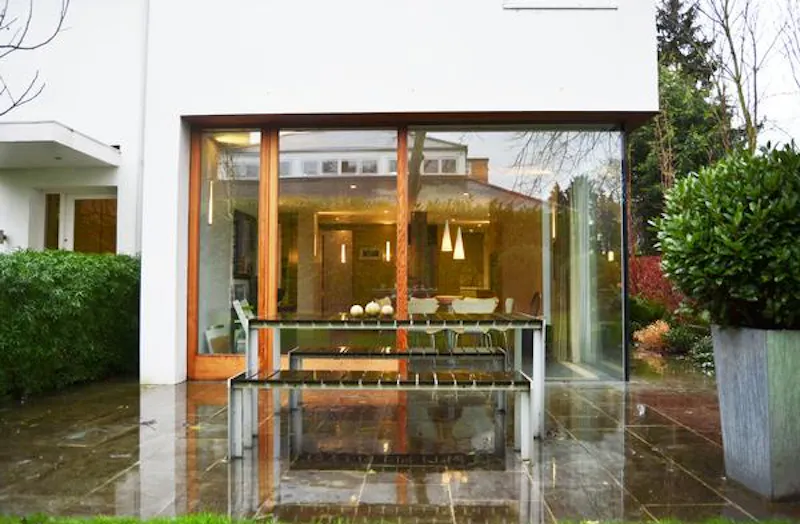 Bright, colourful Ealing house, B1483 (photo 49)