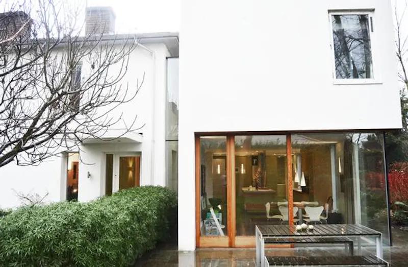 Bright, colourful Ealing house, B1483 (photo 50)