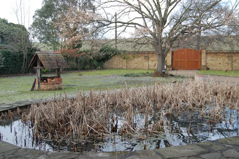 Pond at Film location D1280 in Middlesex (photo 52)