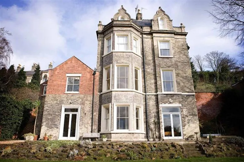 Bright and airy Nottingham house, B1509 (photo 13)