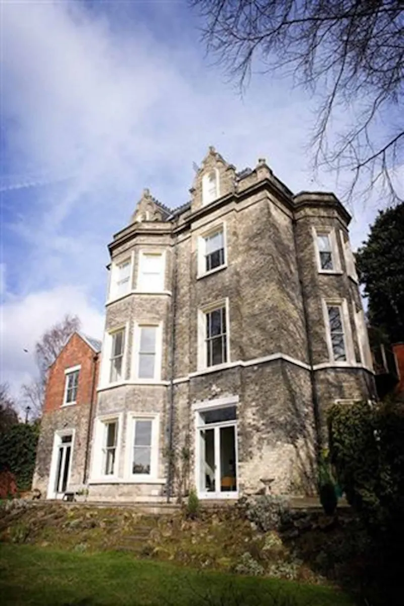 Bright and airy Nottingham house, B1509 (photo 14)