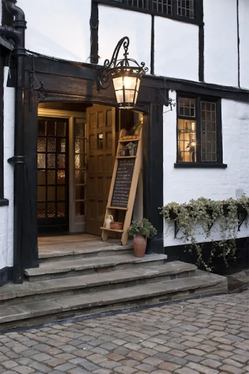 Amersham coaching inn, R728