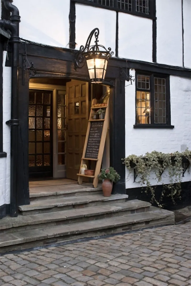 Amersham coaching inn, R728 (photo 2)