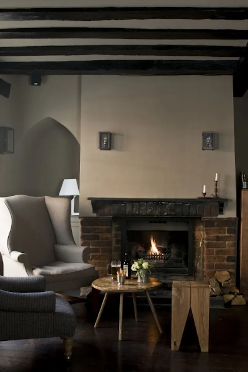 Amersham coaching inn, R728 (photo 6)
