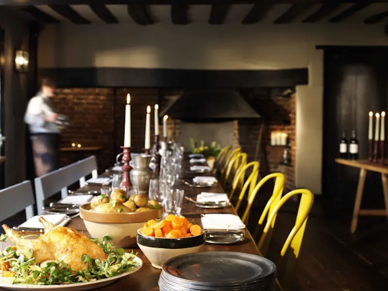 Dining room at Amersham coaching inn, R728 (photo 9)
