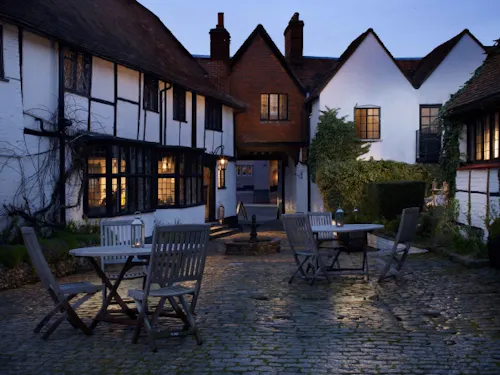 Amersham coaching inn, R728