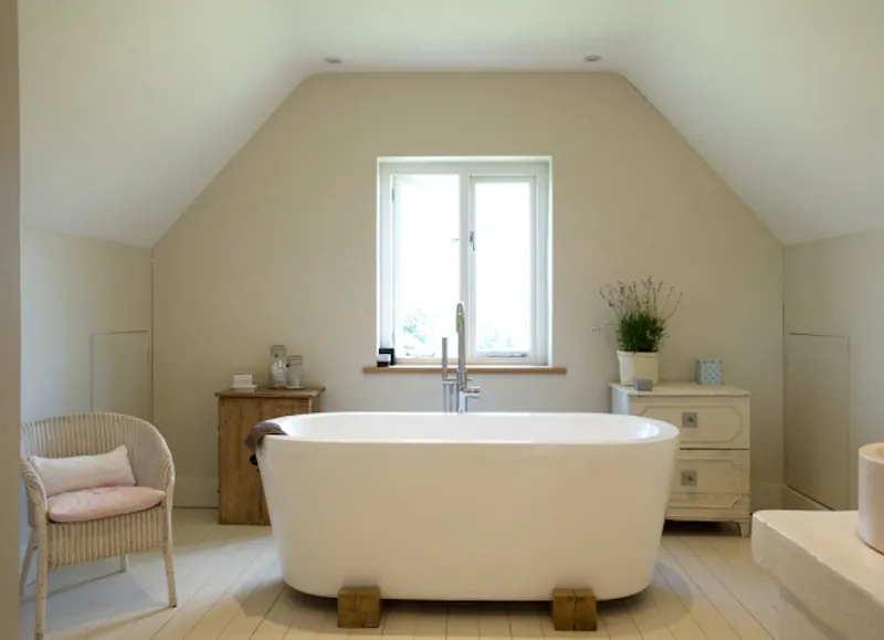 Bathroom at Modern Chipping Norton barn, C790 (photo 18)