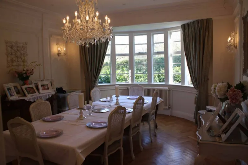 Dining room at Film location D2006 in London (photo 11)