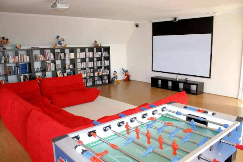 Games room at Film location D2006 in London (photo 17)