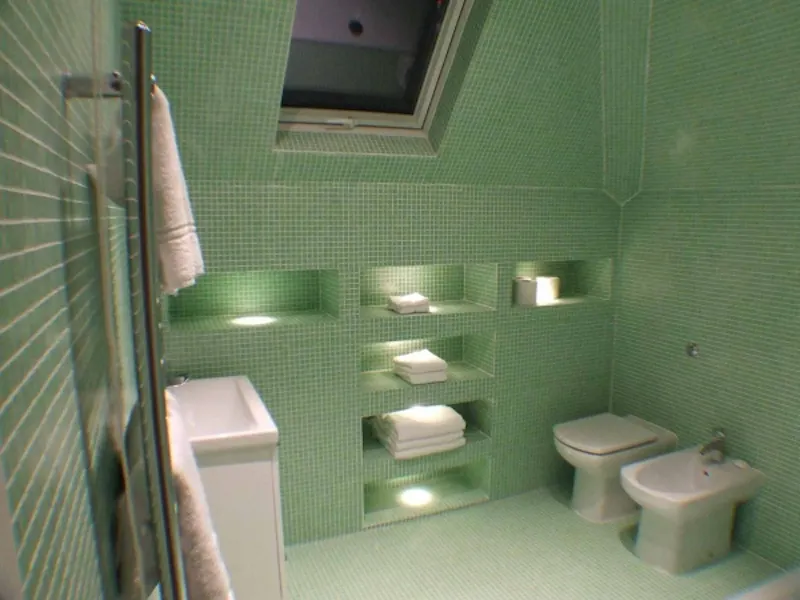 Bathroom at Film location D2006 in London (photo 29)