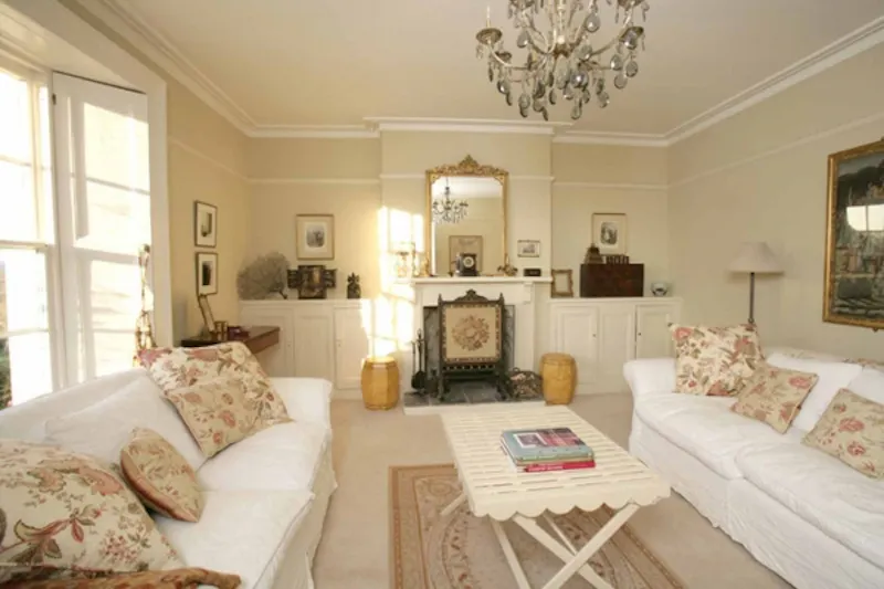 Living Room at Picturesque Devon dolls house , A1212 (photo 2)