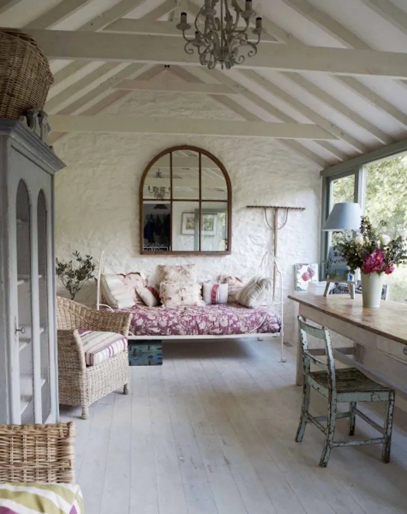 Conservatory at Picturesque Devon dolls house , A1212 (photo 13)
