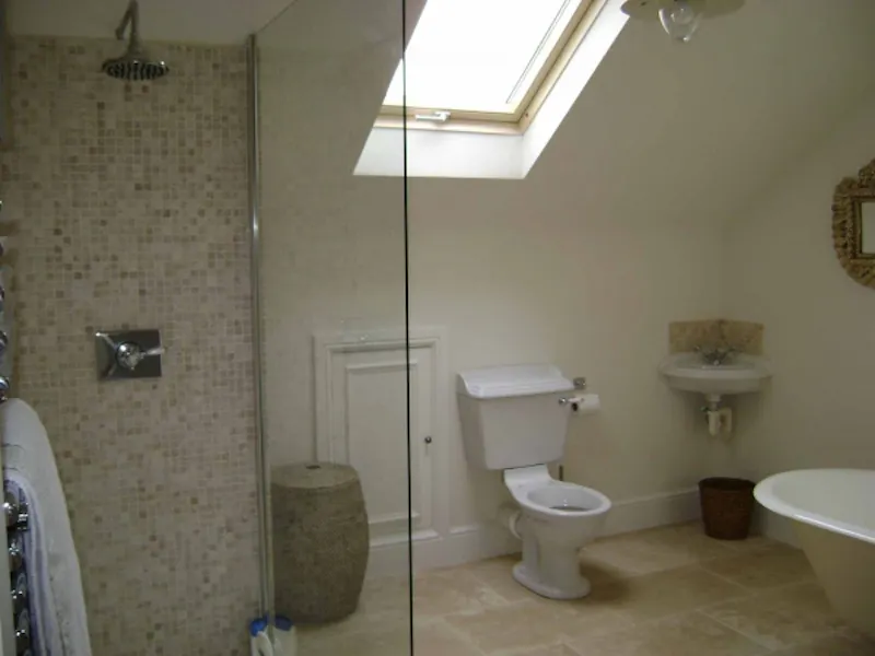 Shower at Picturesque Devon dolls house , A1212 (photo 23)