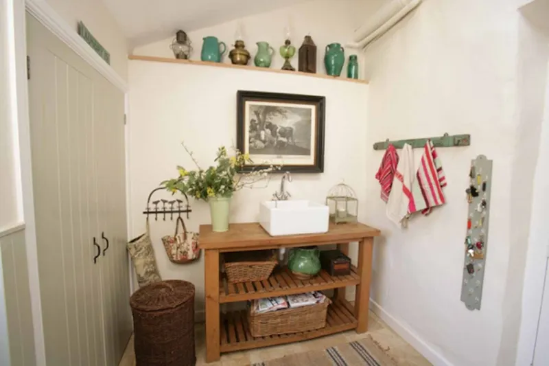 Picturesque Devon dolls house , A1212 (photo 27)