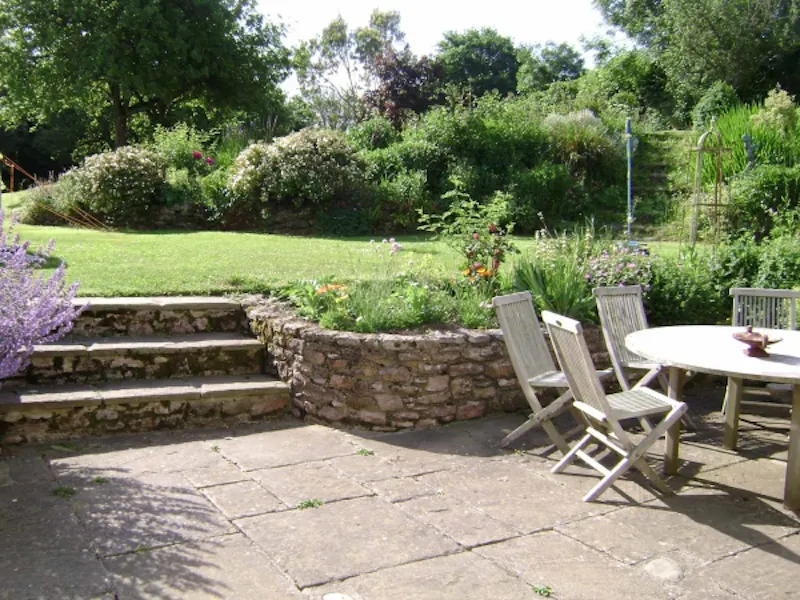 Garden at Picturesque Devon dolls house , A1212 (photo 30)