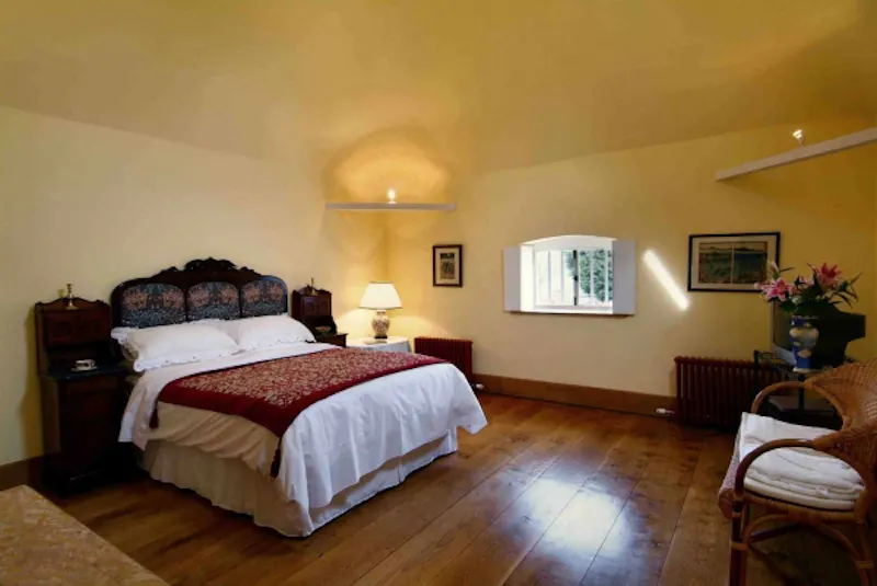 Bedroom at Film location L614 in Kent (photo 17)