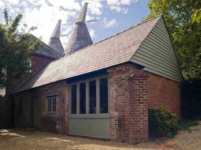 Stable / Outbuildings at Film location L614 in Kent (photo 29)