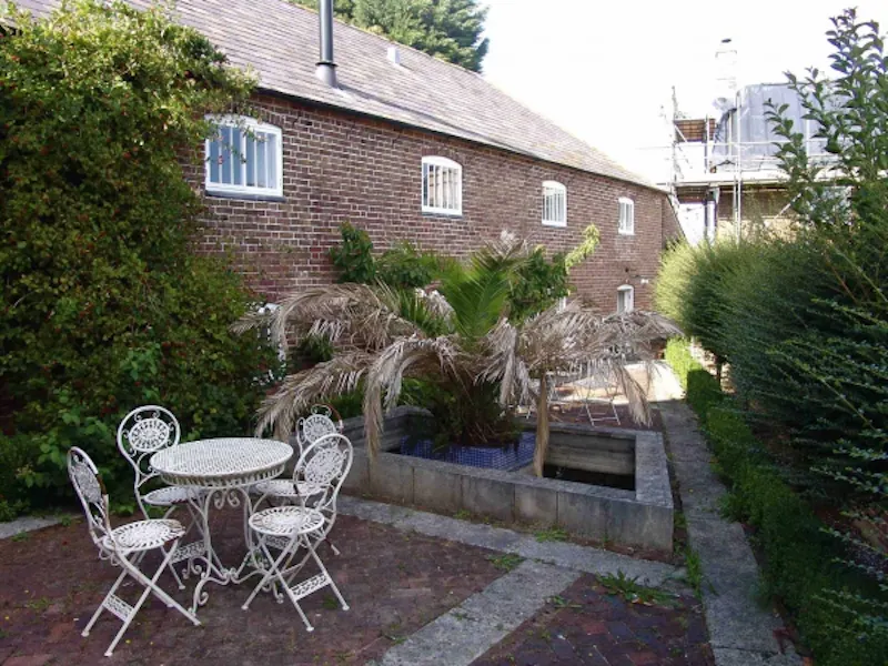Terrace/Patio at Film location L614 in Kent (photo 33)