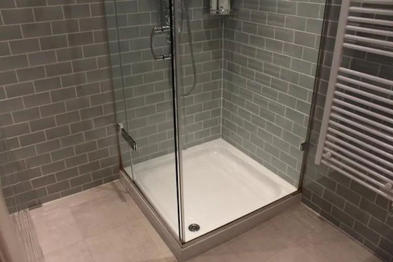 Shower at Georgian Malvern Hills house , A1214 (photo 64)