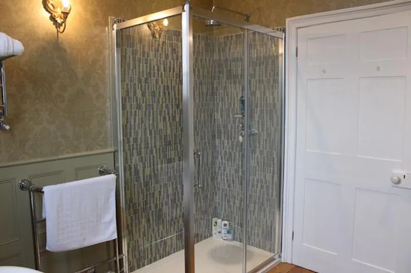 Bathroom at Georgian Malvern Hills house , A1214 (photo 81)