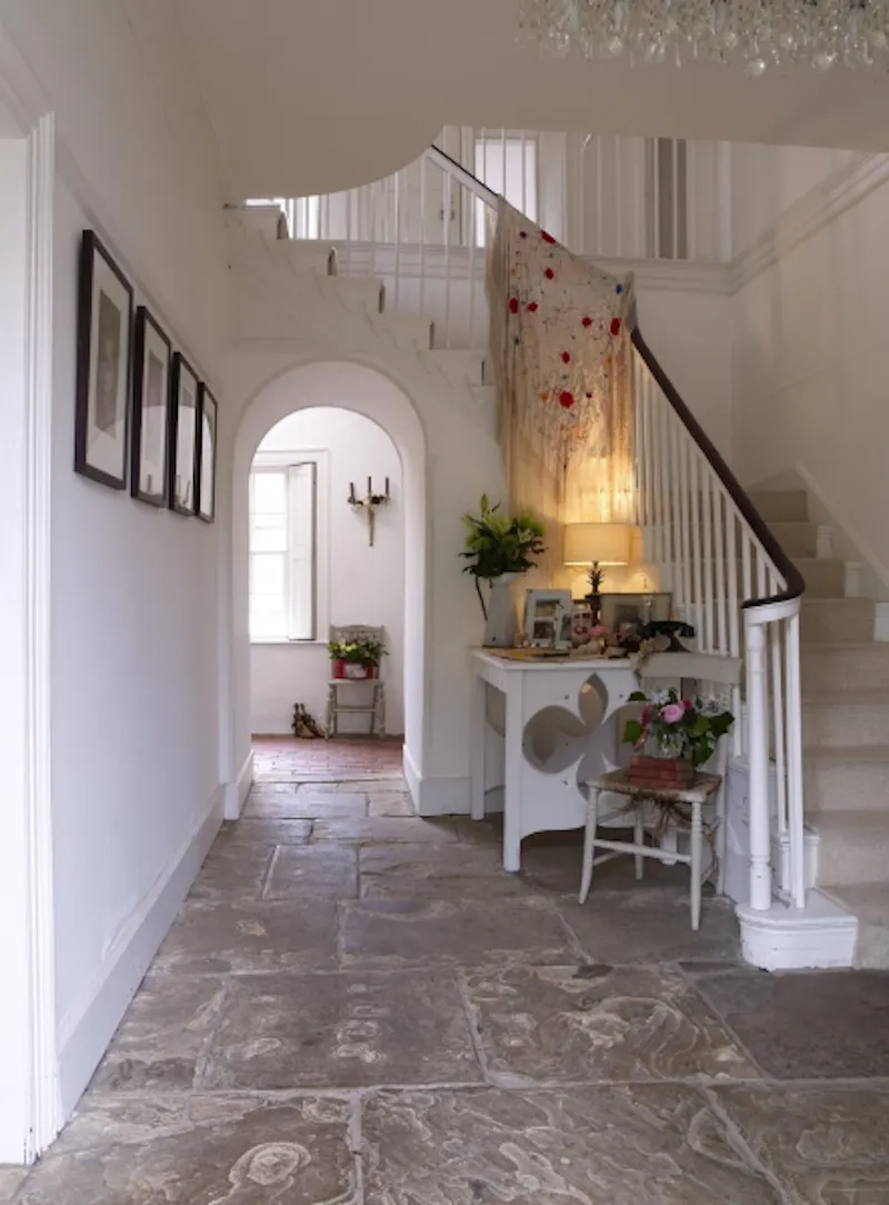 Entrance hall at Georgian Lincolnshire villa, A1103 (photo 2)